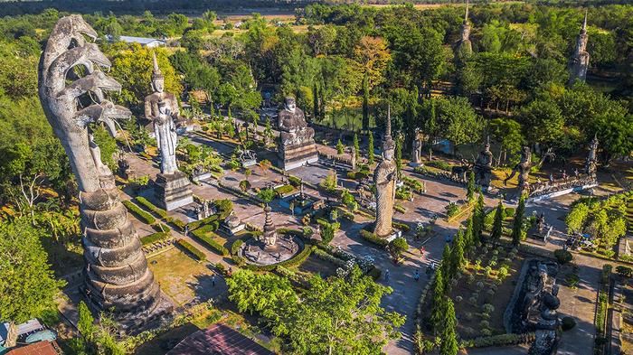 泰国最奇葩景点之一，廊开府撒拉教窟，雕塑比西游记内容还奇幻