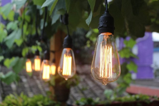 钨丝灯和led灯哪个更好?各自有什么优缺点？