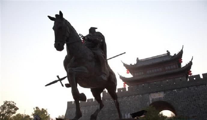 吕布、典韦、项羽的戟都比不过他，他的名字估计没几个人听说过