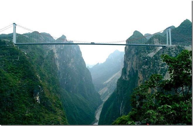 世界上最高的大桥，相当于200层楼高，犹如架在云上，就在中国