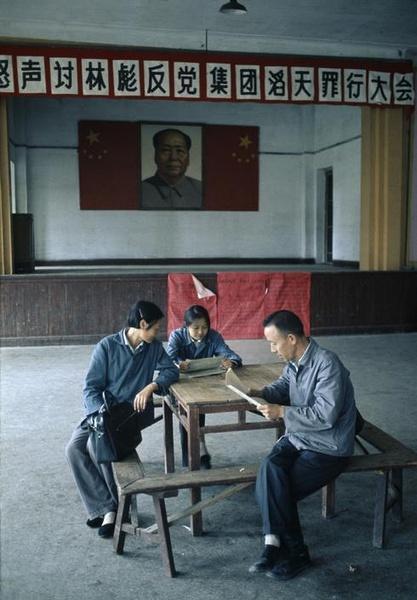 60年代的人们穿什么样服饰？