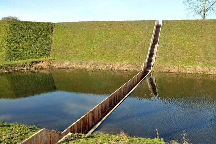 全球唯一的隐形桥！工人建桥时把图纸拿反了，居然把桥修到了水下