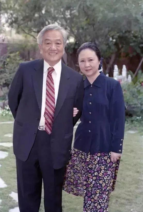 82岁琼瑶宣布退网，曾被丈夫原配形容是无节操的白莲花