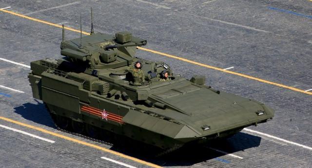 力量与美的结合：俄罗斯T-15重型步兵战车，阿玛塔坦克的好搭档