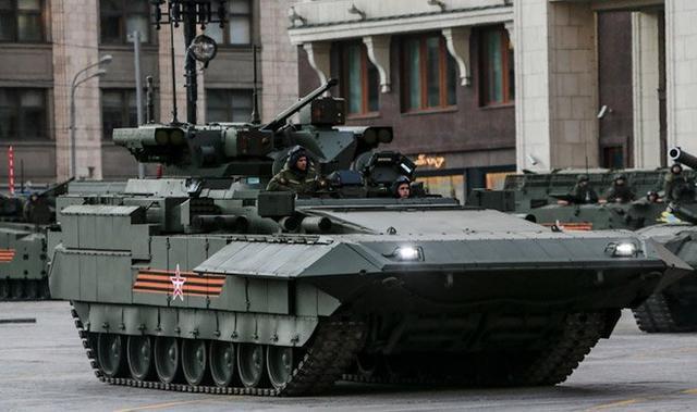 力量与美的结合：俄罗斯T-15重型步兵战车，阿玛塔坦克的好搭档