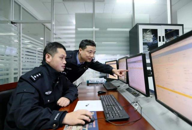 秒，银行卡在一星期内遭到了5次盗刷，他对此很是惊慌，连忙报告给警方。在生活中，相信很多人都收到过匿名