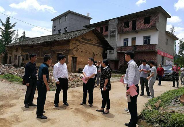 若城里人去农村买宅基地建房，能让农民富裕起来？专家：想多了