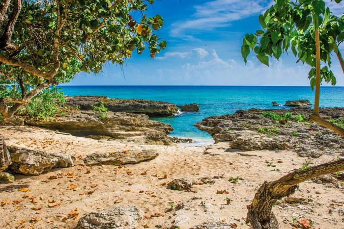 加勒比海蓝绿色水域的开曼群岛您值得一去，一起看看吧！