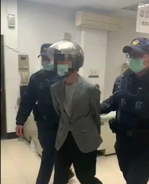 23岁网红被警方逮捕！持刀杀害无辜路人