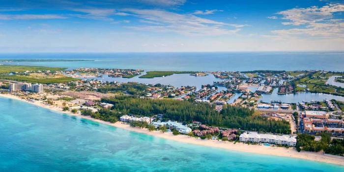 加勒比海蓝绿色水域的开曼群岛您值得一去，一起看看吧！