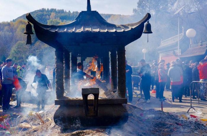 五台山旅游必去五爷庙，这里还愿的人络绎不绝