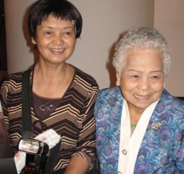 周润发母亲陈丽芳梦中离世享年98岁，丧礼从简举办骨灰安放南丫岛