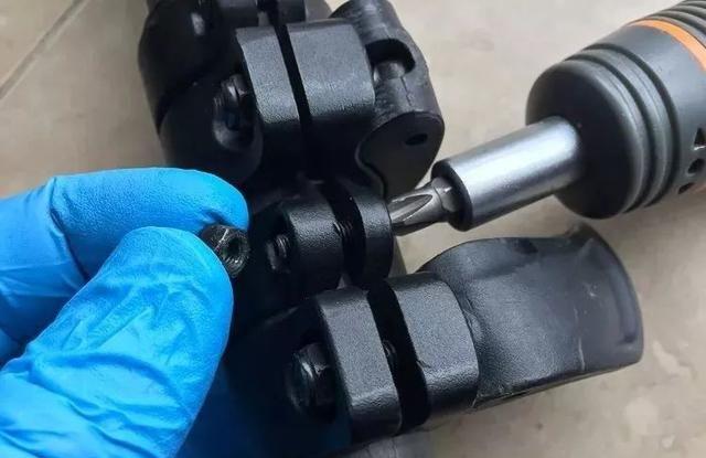想让你的三脚架更“长寿”吗?给它好好洗个澡吧