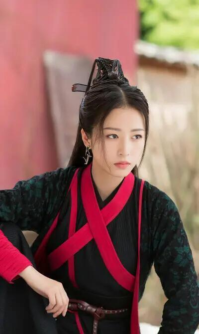 古装美女盘点，周雨彤干练，白鹿霸气，赵丽颖这个造型演周翡更好