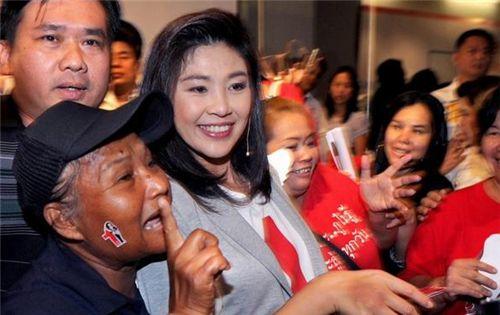 泰国女总理英拉潜逃后，泰国是如何对待她丈夫和儿子的