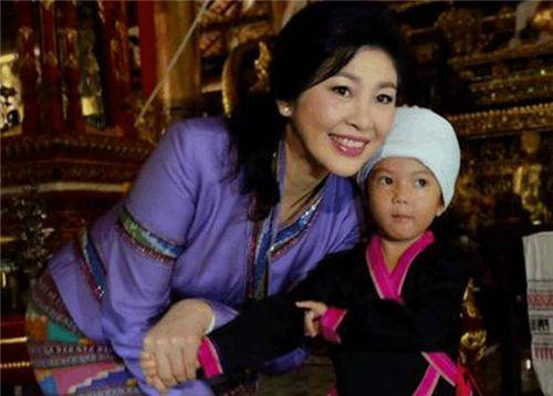 泰国女总理英拉潜逃后，泰国是如何对待她丈夫和儿子的