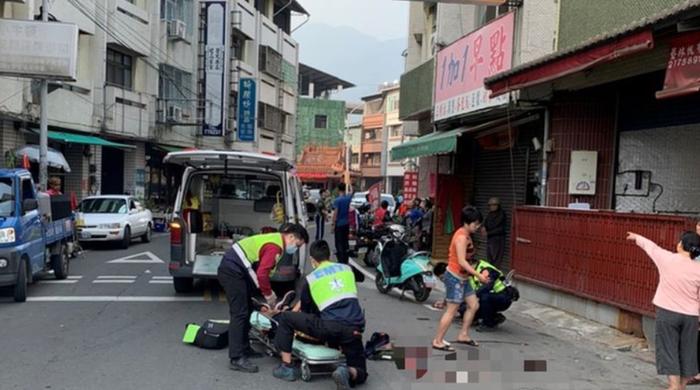 初中生被笑绰号怒丢美工刀 插进同学颈动脉血溅马路惨死