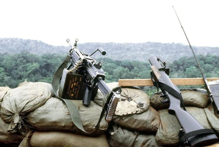 详解美军著名的M79榴弹发射器，服役半个多世纪的一代雨林利器