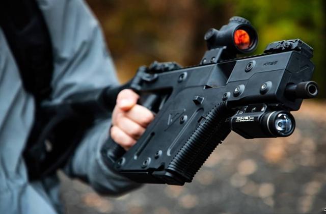 世界最凶悍冲锋枪：MP5只能排第三，第1每分钟射速达1200发