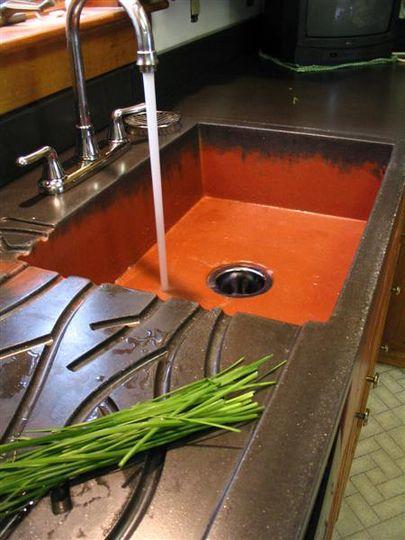 厨房装修时，直接在橱柜台面打上这些凹槽，比沥水篮都好用！
