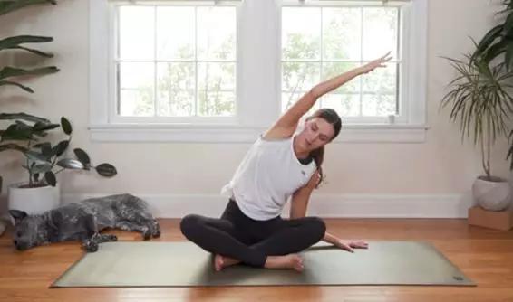 12个简单的修复瑜伽动作，舒缓压力，释放疲劳