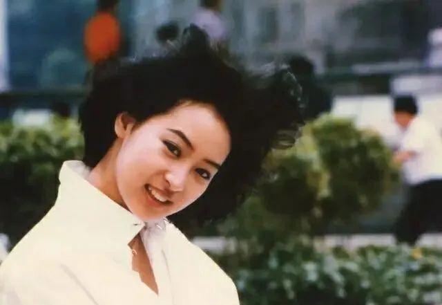 梁朝伟前女友、郭富城同学，息影20年，54岁仍气质出众