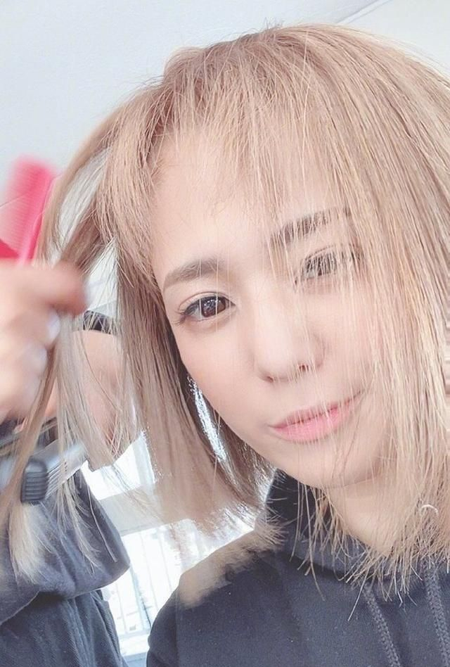 苍井空开始复工!一头金黄色靓丽秀发,宛如十八岁少女