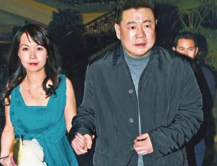 网传刘銮雄前任一夜损失十几亿，与女首富甘比境遇差太多