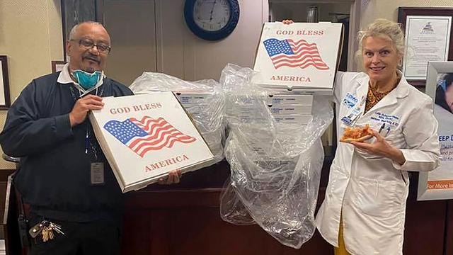 克林顿希拉里夫妇为纽约医院点400个披萨，医护人员：不敢相信
