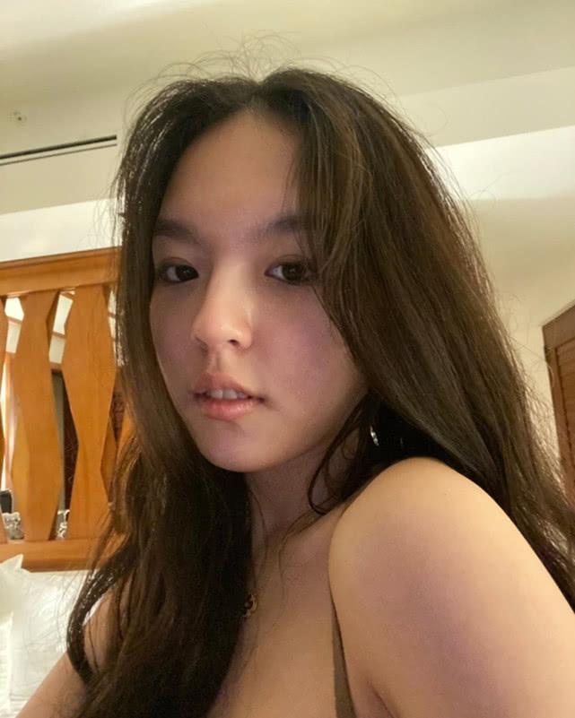 大写的优秀！李咏17岁女儿拿到美国名校录取书，学姐是奶茶妹妹