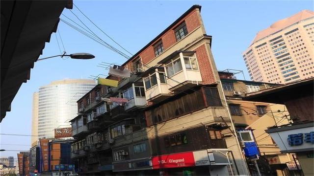 我国“最窄”的一种楼房，被称之为“纸片楼”，有一座位于上海