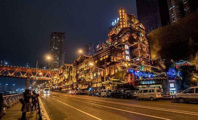 “网红城市”重庆，景点优美，美女众多，网友：理想中的城市
