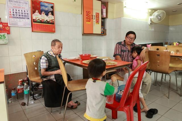 实拍印度唯一唐人街：繁华时期有10万华人，如今满大街都是印度人