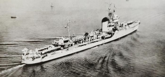 意大利鱼雷艇肉搏英国巡洋舰，以一敌七还全身而退，只靠一招神技