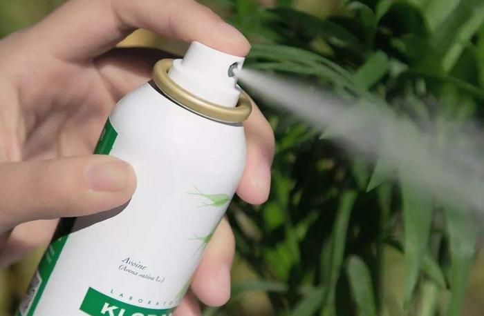 蓬松的头发火出了天际，我却被秦牛正威的旧照惊到了！