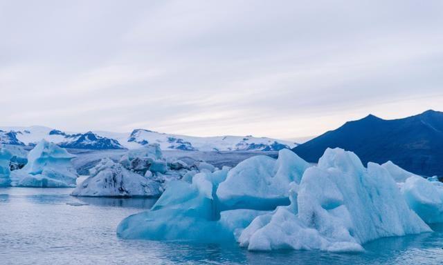 冰岛著名的冰河湖，不但是好莱坞电影的取景地