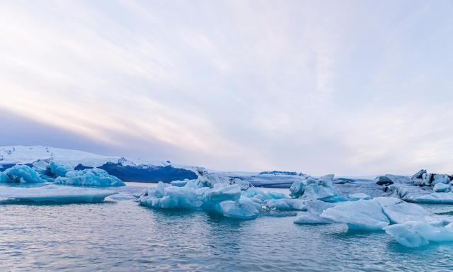 冰岛著名的冰河湖，不但是好莱坞电影的取景地