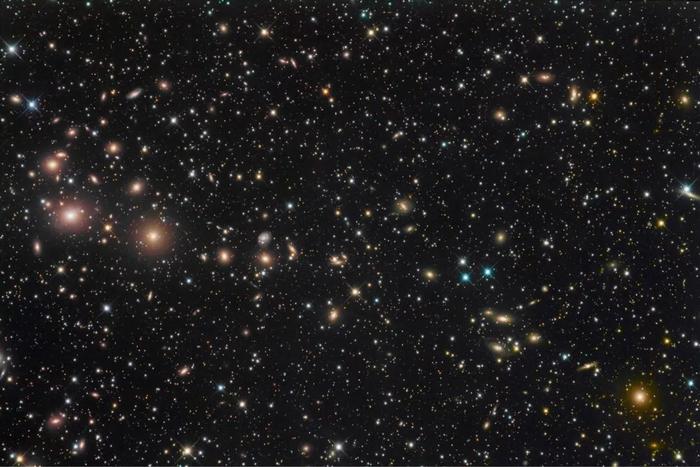 真的好壮观啊！美国宇航局公布：横跨500光年的英仙座分子云照片