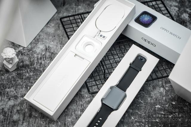 OPPO Watch快速开箱：尝试用颜值与质感驱动行业前进