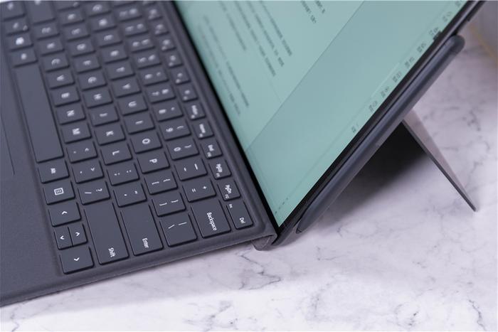 微软Surface Pro X测评：为什么说这是一款具有未来感的笔记本？