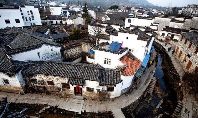 未被开发这个徽州古镇存有140座古建筑，查济镇子村民几乎都姓查