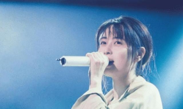 她是颜值最高的女歌手，一首歌火27年，现在歌曲已被写入教科书