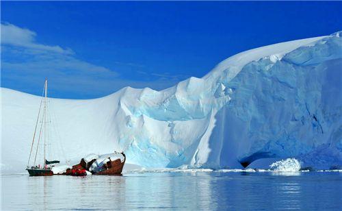 南极雪地变“血红”，闻着有一股怪味？科学家最担心的事还是来了