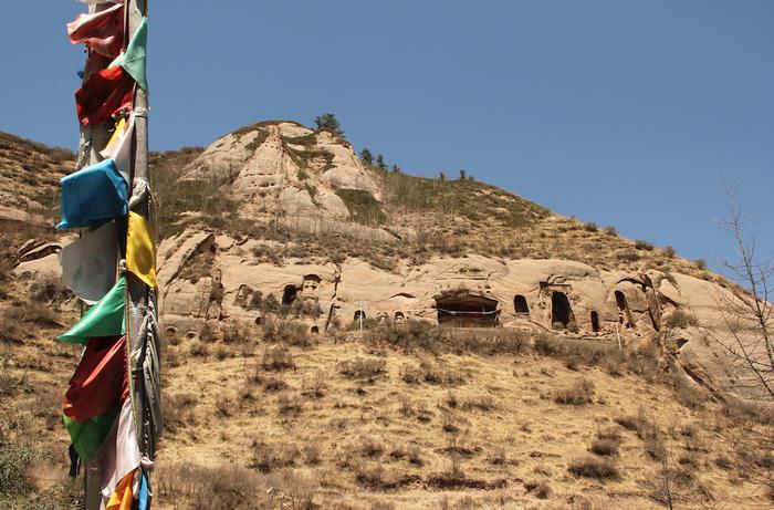 甘肃张掖马蹄寺，和莫高窟齐名的石窟群，1600年藏传古寺如此迷人