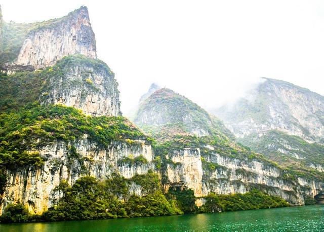 实拍重庆最秀气峡谷，至今仍藏有巴人悬棺，被认为是人类未解之谜
