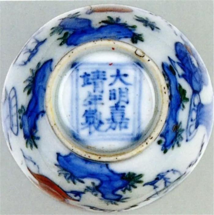 从成化斗彩鸡缸杯说起，历代斗彩仿品特征