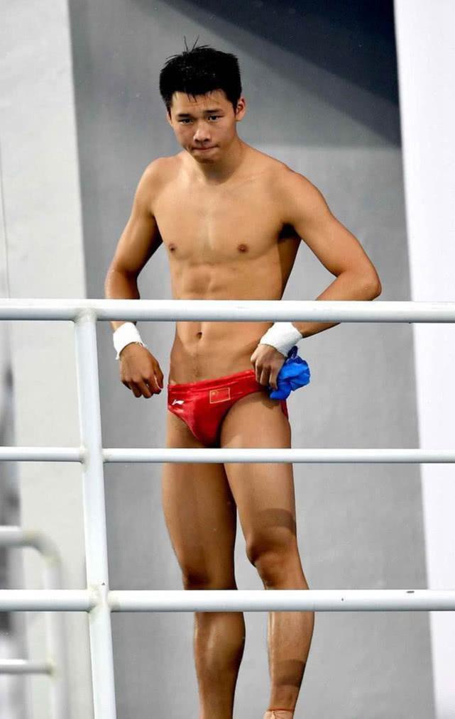 男跳水运动员太难了，刮毛相当重要，泳裤短小还担心被关注！
