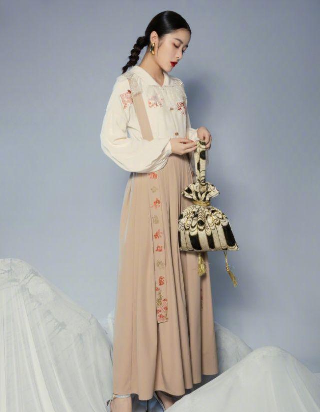 《长江七号》“假小子”徐娇长大了，穿上古风裙，美得不可方物