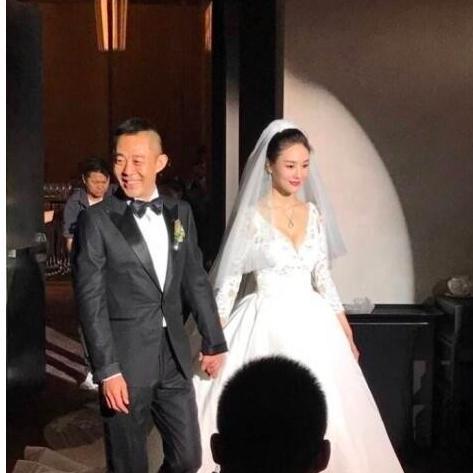 "专一"的侯勇三位老婆都是20多：一婚70后，二婚80后，三婚90后