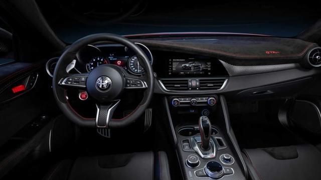 阿尔法·罗密欧Giulia GTA/GTAm官图发布，极度轻量化是亮点